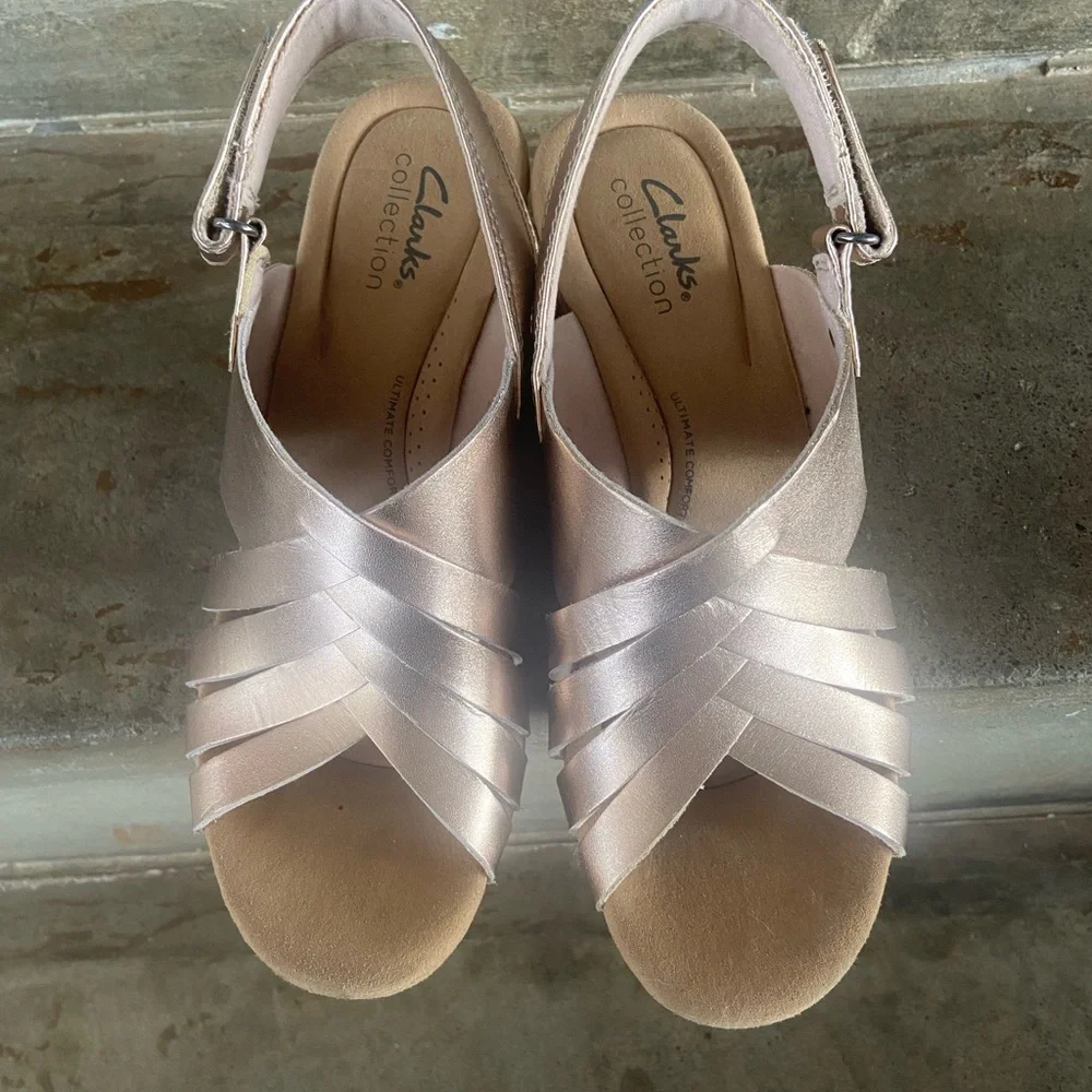 Clarks Giselle Ivy Metallic Rose Gold Cork Wedge Sandals - Picture 6 of 9